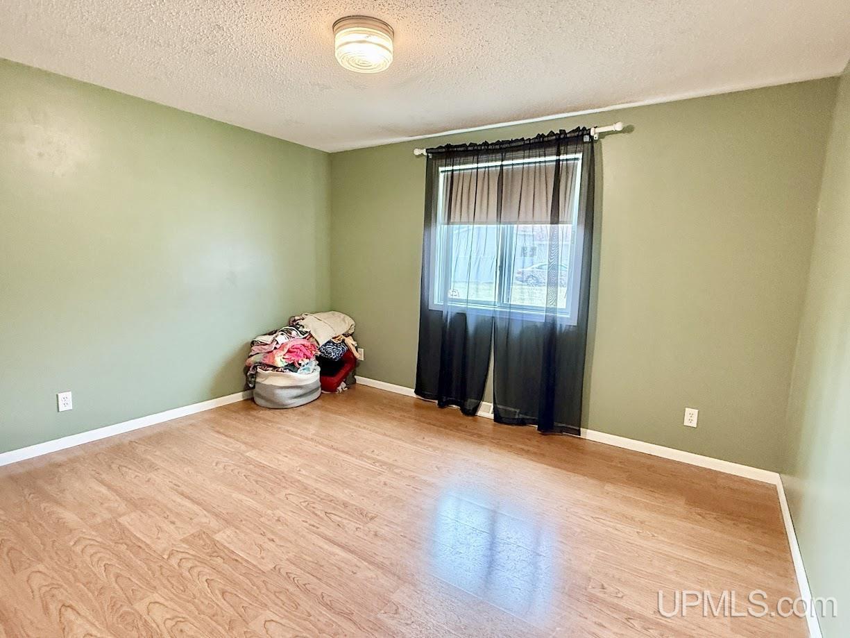 6820 Charles Place Escanaba, MI 49829 - Photo 13 of 27