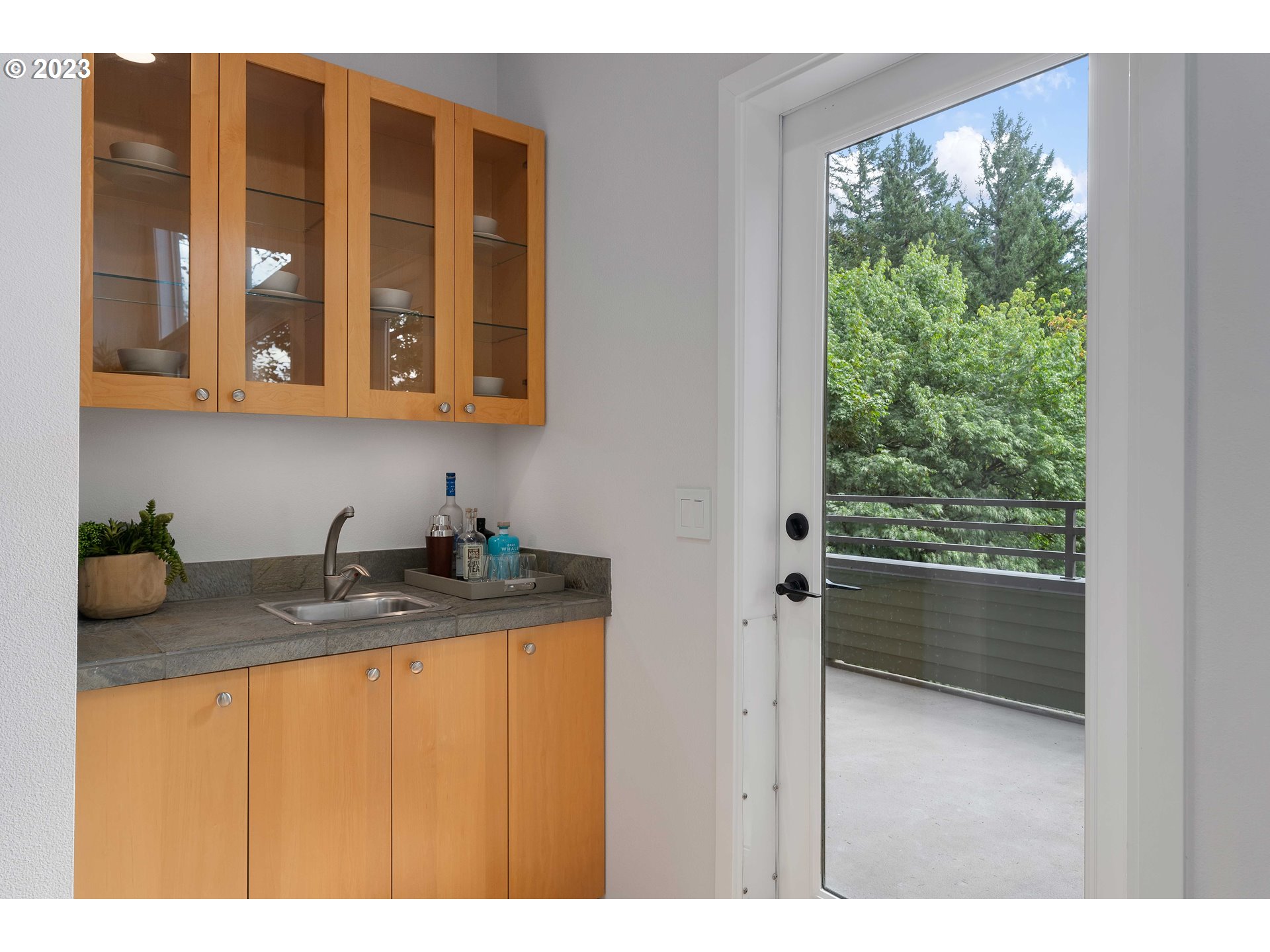 3324 Southwest Fairmount Boulevard Portland, OR 97239 - Photo 13 of 48 Wet Bar