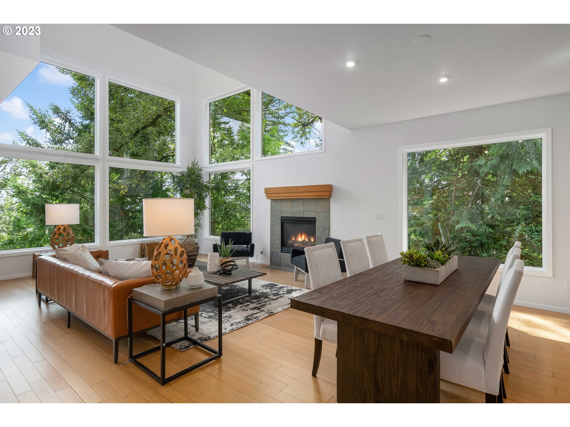 3324 Southwest Fairmount Boulevard Portland, OR 97239 - Photo 16 of 48 Living Room/Dining Room