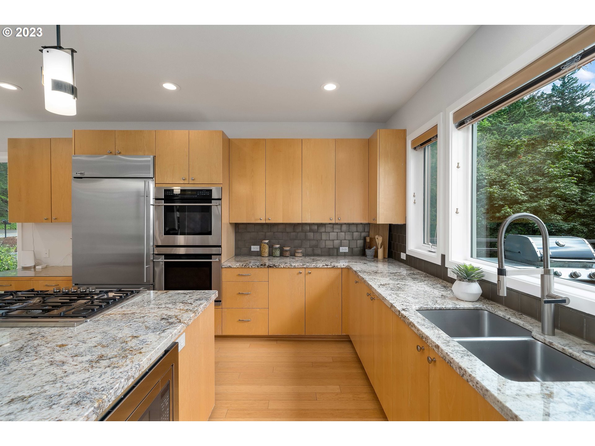3324 Southwest Fairmount Boulevard Portland, OR 97239 - Photo 22 of 48 Kitchen