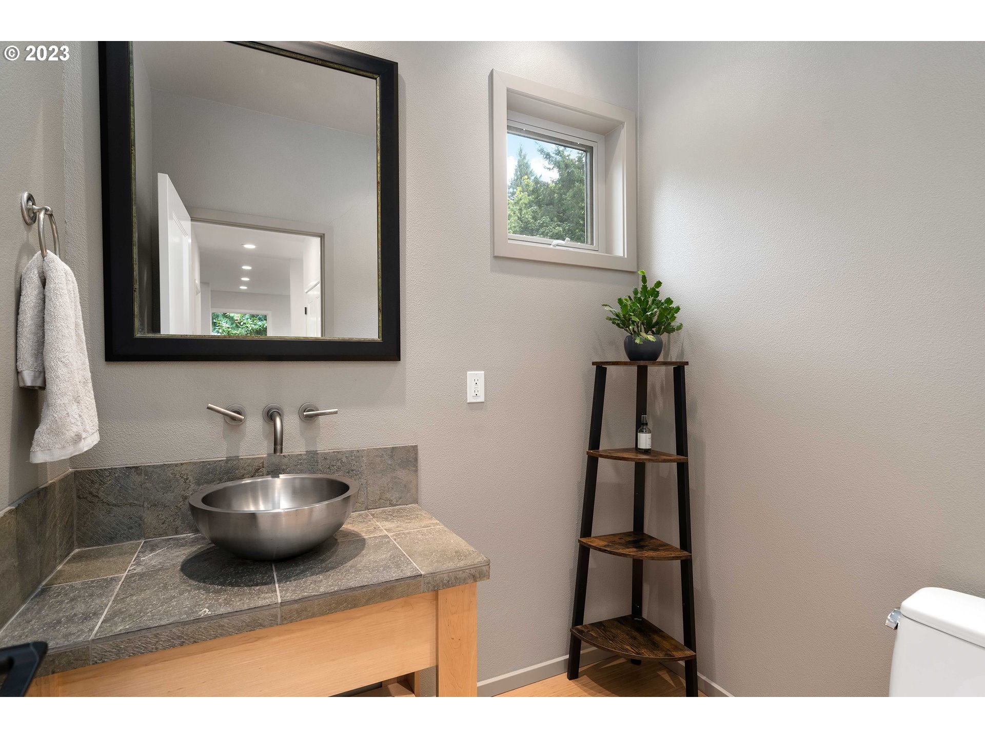 3324 Southwest Fairmount Boulevard Portland, OR 97239 - Photo 26 of 48 Bathroom