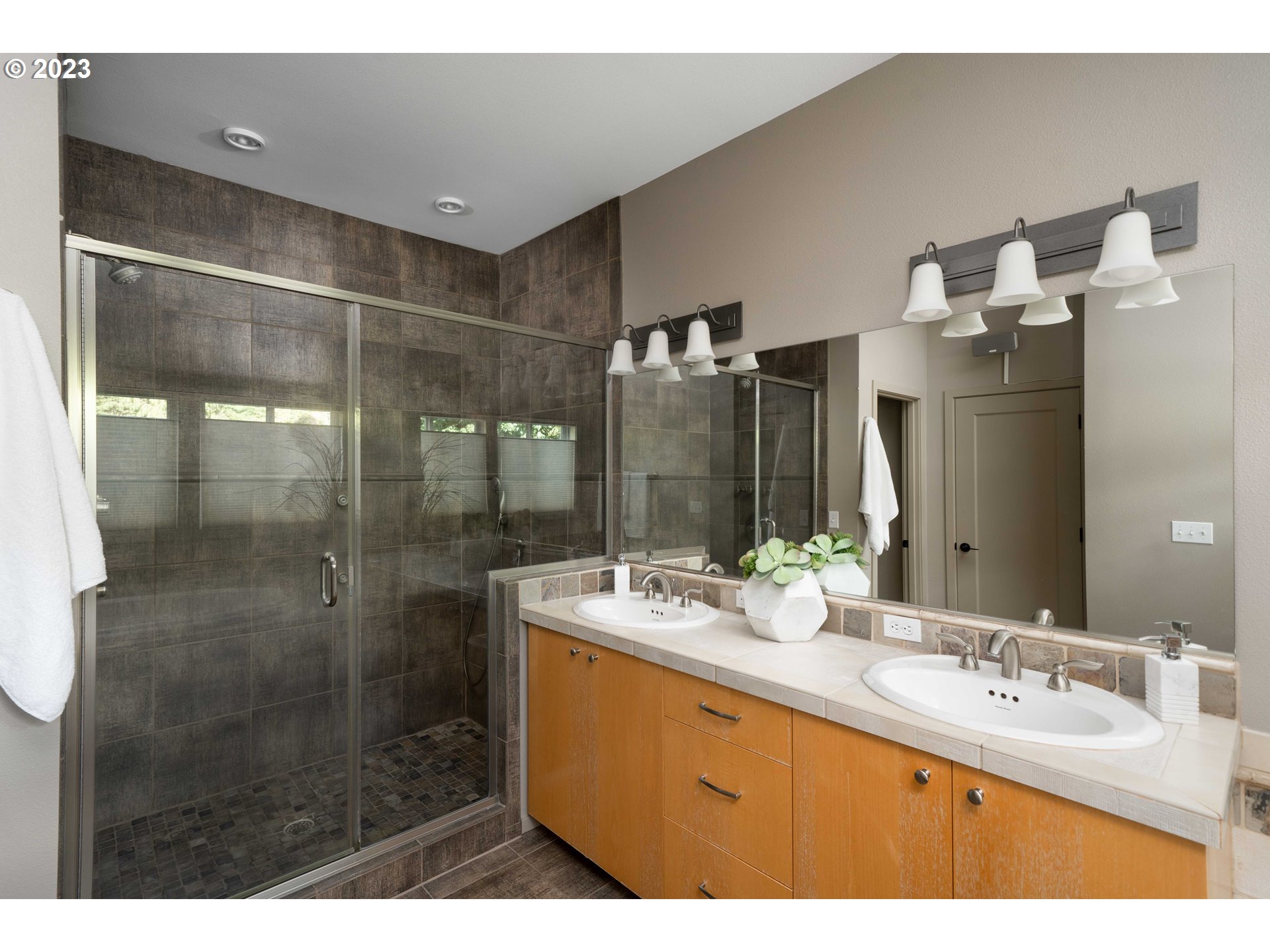 3324 Southwest Fairmount Boulevard Portland, OR 97239 - Photo 32 of 48 Owner's Suite Bathroom