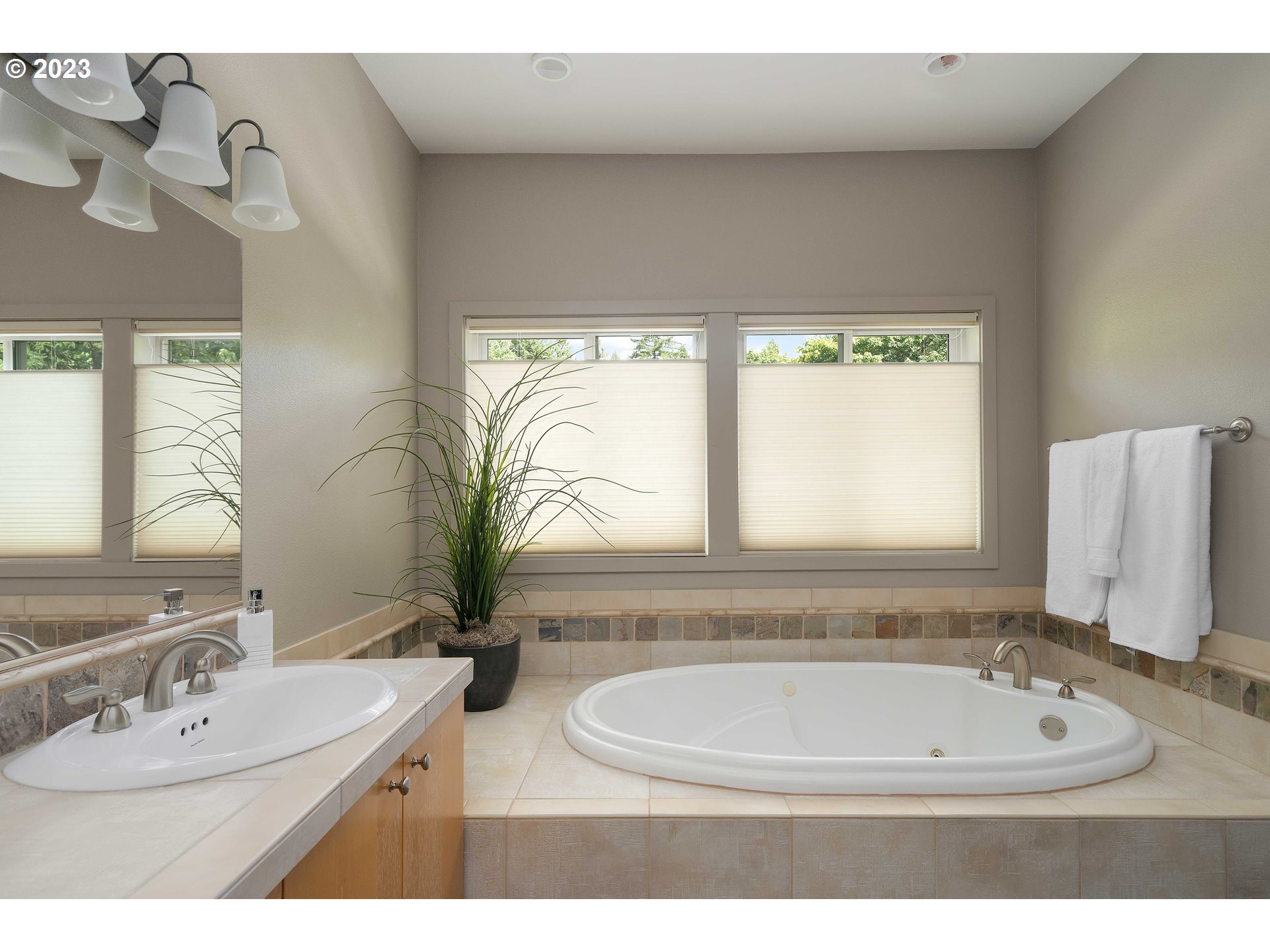 3324 Southwest Fairmount Boulevard Portland, OR 97239 - Photo 33 of 48 Owner's Suite Bathroom