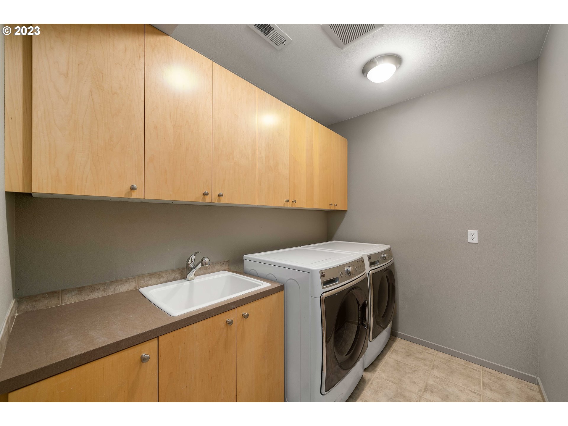 3324 Southwest Fairmount Boulevard Portland, OR 97239 - Photo 43 of 48 Laundry