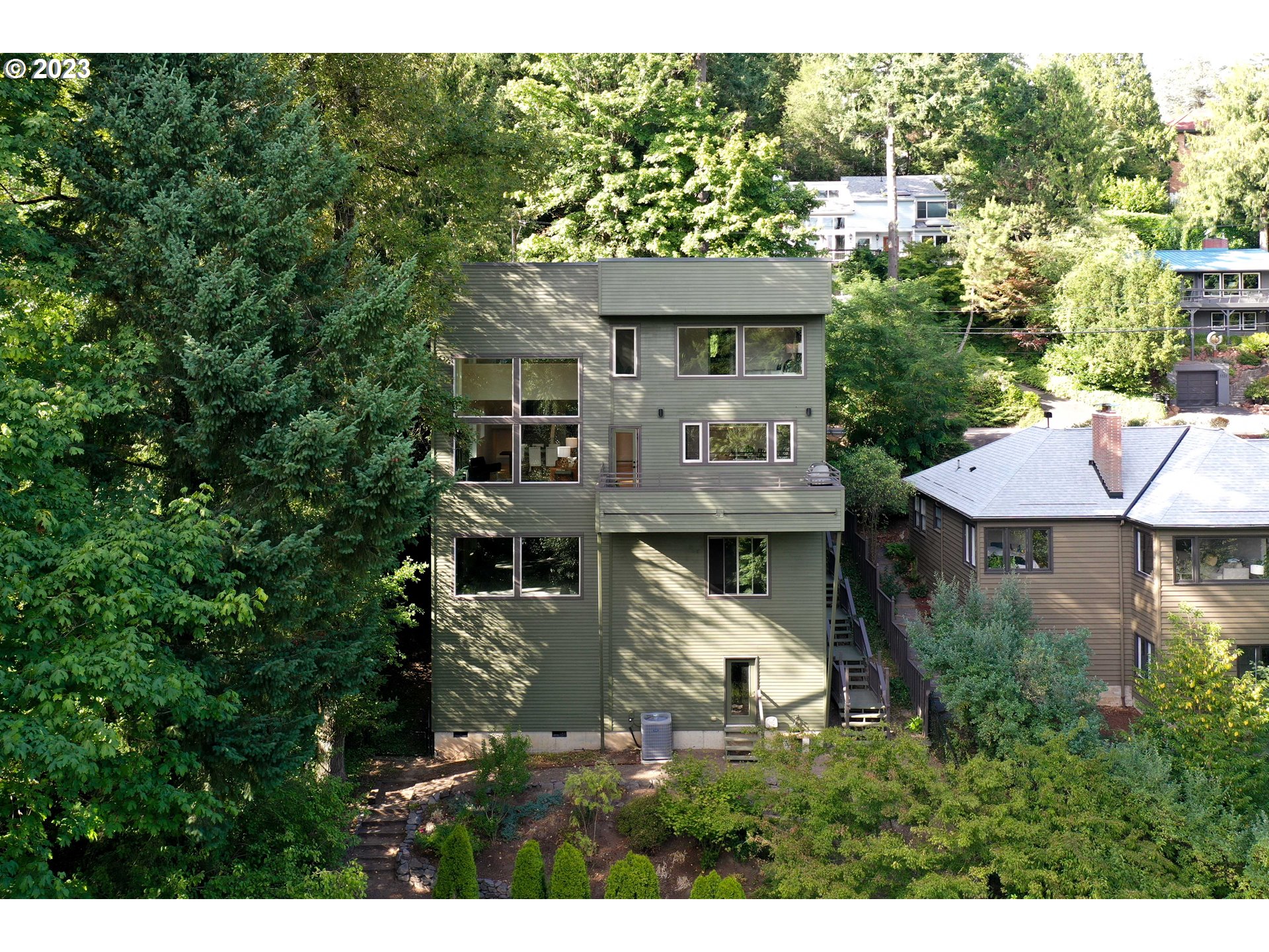 3324 Southwest Fairmount Boulevard Portland, OR 97239 - Photo 47 of 48 Exterior
