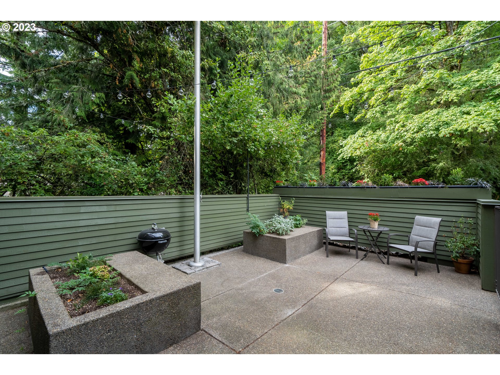 3324 Southwest Fairmount Boulevard Portland, OR 97239 - Photo 5 of 48 Courtyard