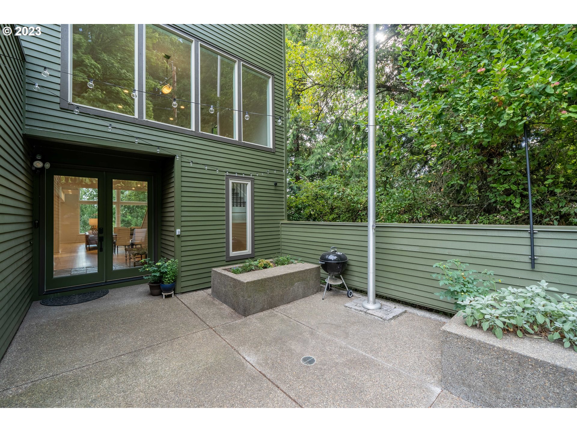 3324 Southwest Fairmount Boulevard Portland, OR 97239 - Photo 6 of 48 Courtyard