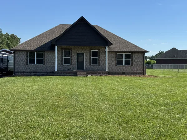 $389,900 | 2892 Highway 52 East, Lafayette, TN 37083