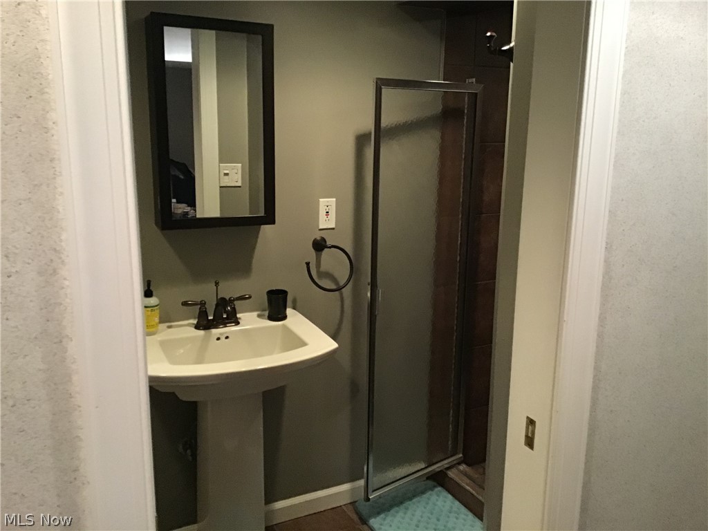 1589 Chelmsford Road Cleveland, OH 44124 - Photo 11 of 26 Gallery Image 11