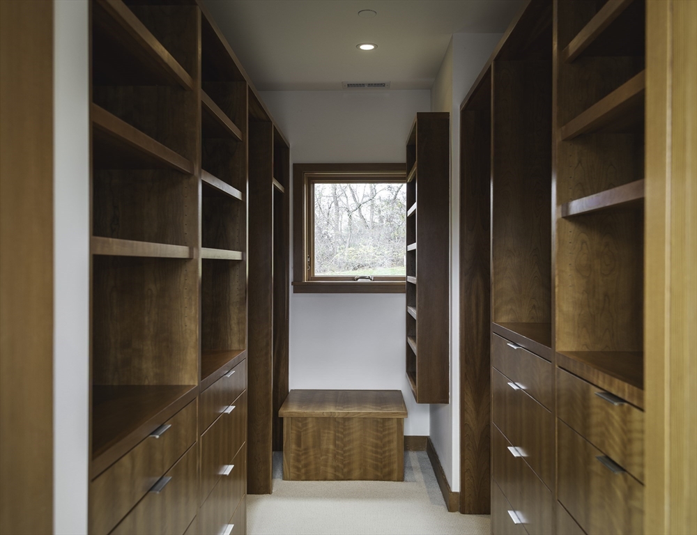 154 Argilla Road Ipswich, MA 01938 - Photo 25 of 42 a hallway with windows