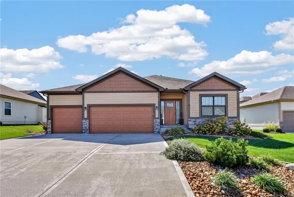 $460,000 | 13755 Northwest 75th Street, Parkville, MO 64152