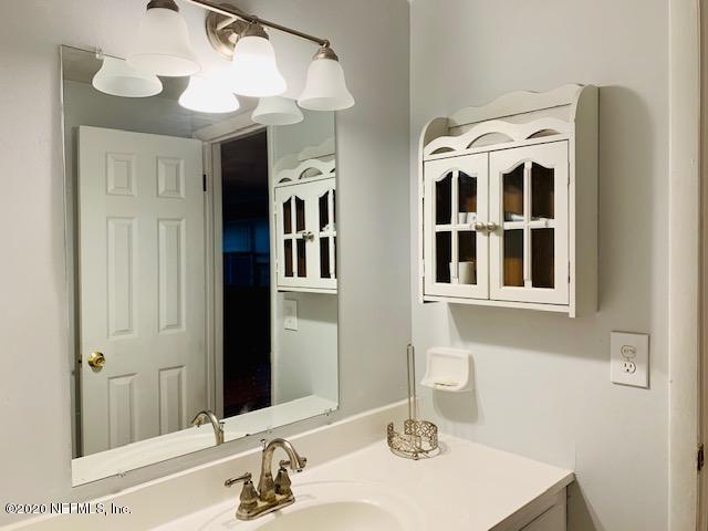 10617 Pinholster Road Jacksonville, FL 32218 - Photo 12 of 19 10617 Pinholster bathroom #1