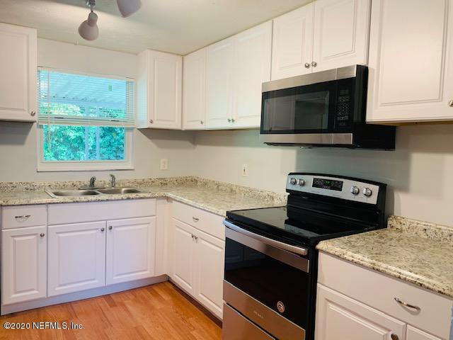 10617 Pinholster Road Jacksonville, FL 32218 - Photo 3 of 19 10617 pinholster kitchen 2