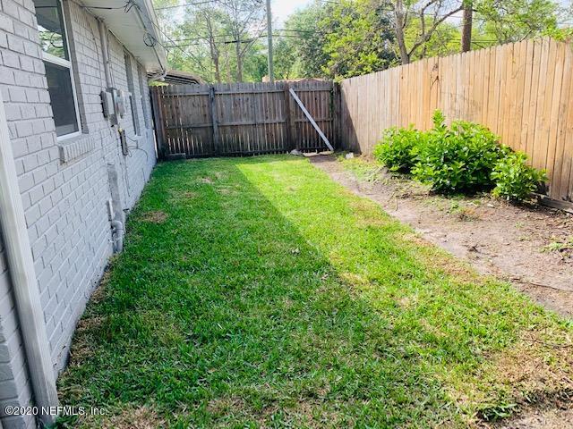 10617 Pinholster Road Jacksonville, FL 32218 - Photo 5 of 19 10617 Patio and side yard
