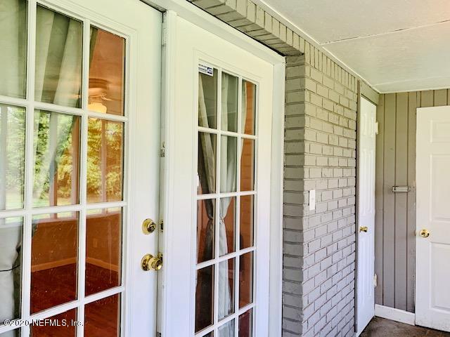 10617 Pinholster Road Jacksonville, FL 32218 - Photo 7 of 19 10617 Pinholster back door to patio