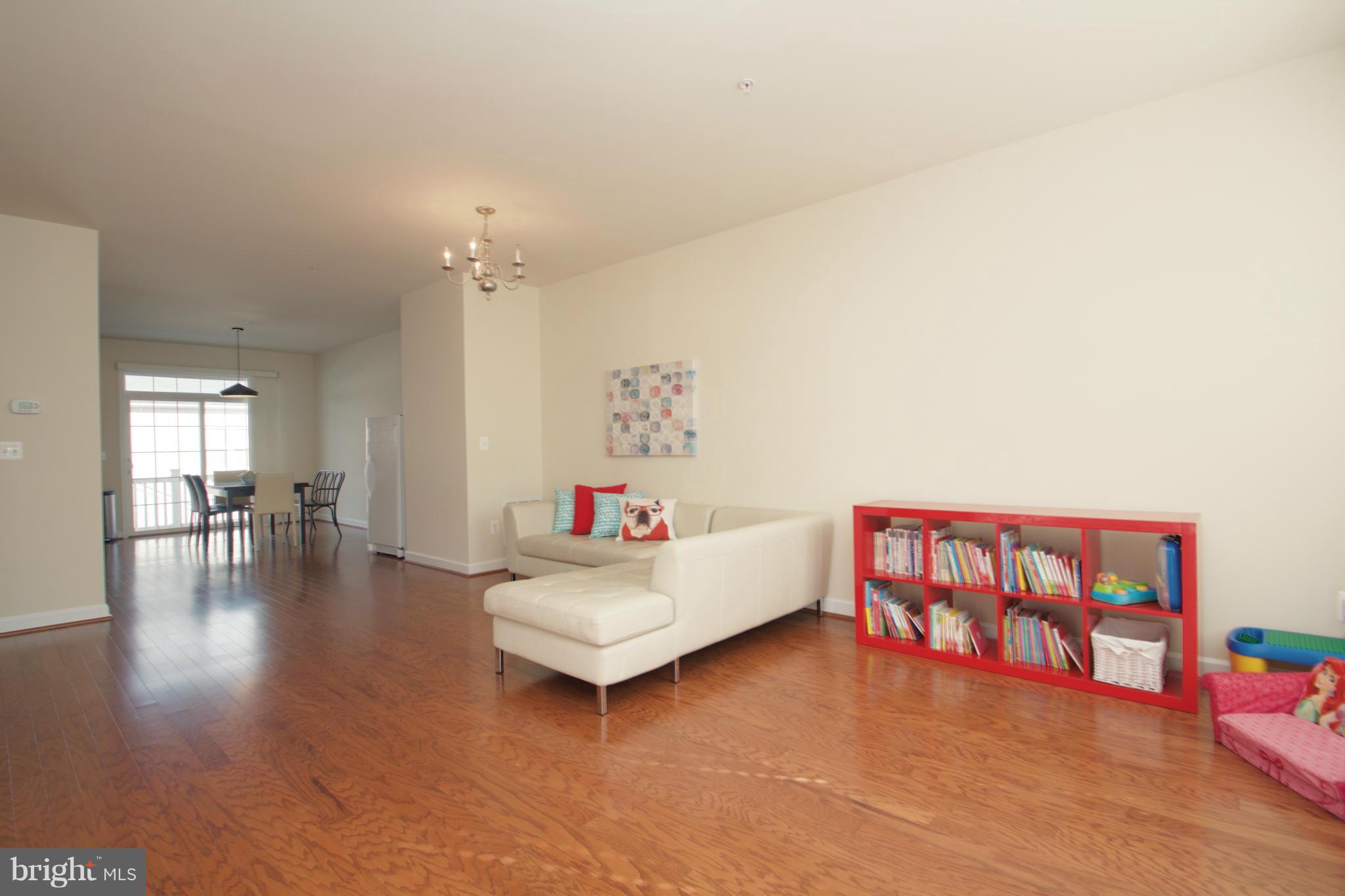 11610 Leesborough Circle Silver Spring, MD 20902 - Photo 5 of 24 Living Room
