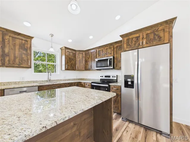 $309,900 | 13222 Hillview Lane, Dixon, MO 65459