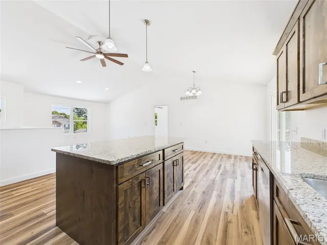 $309,900 | 13222 Hillview Lane, Dixon, MO 65459