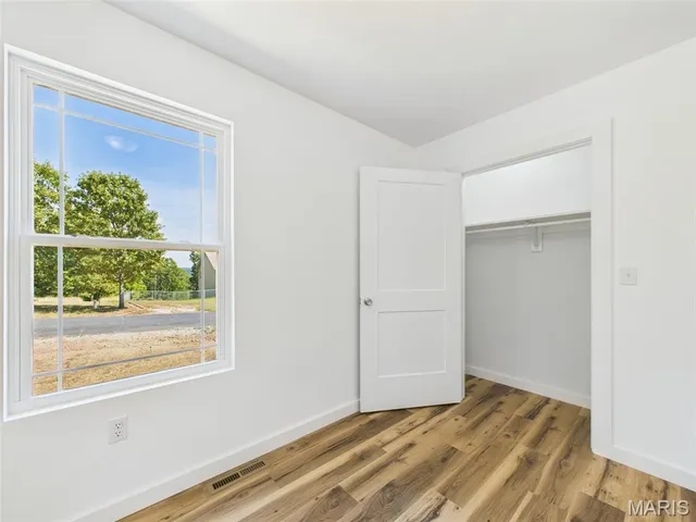 $309,900 | 13222 Hillview Lane, Dixon, MO 65459