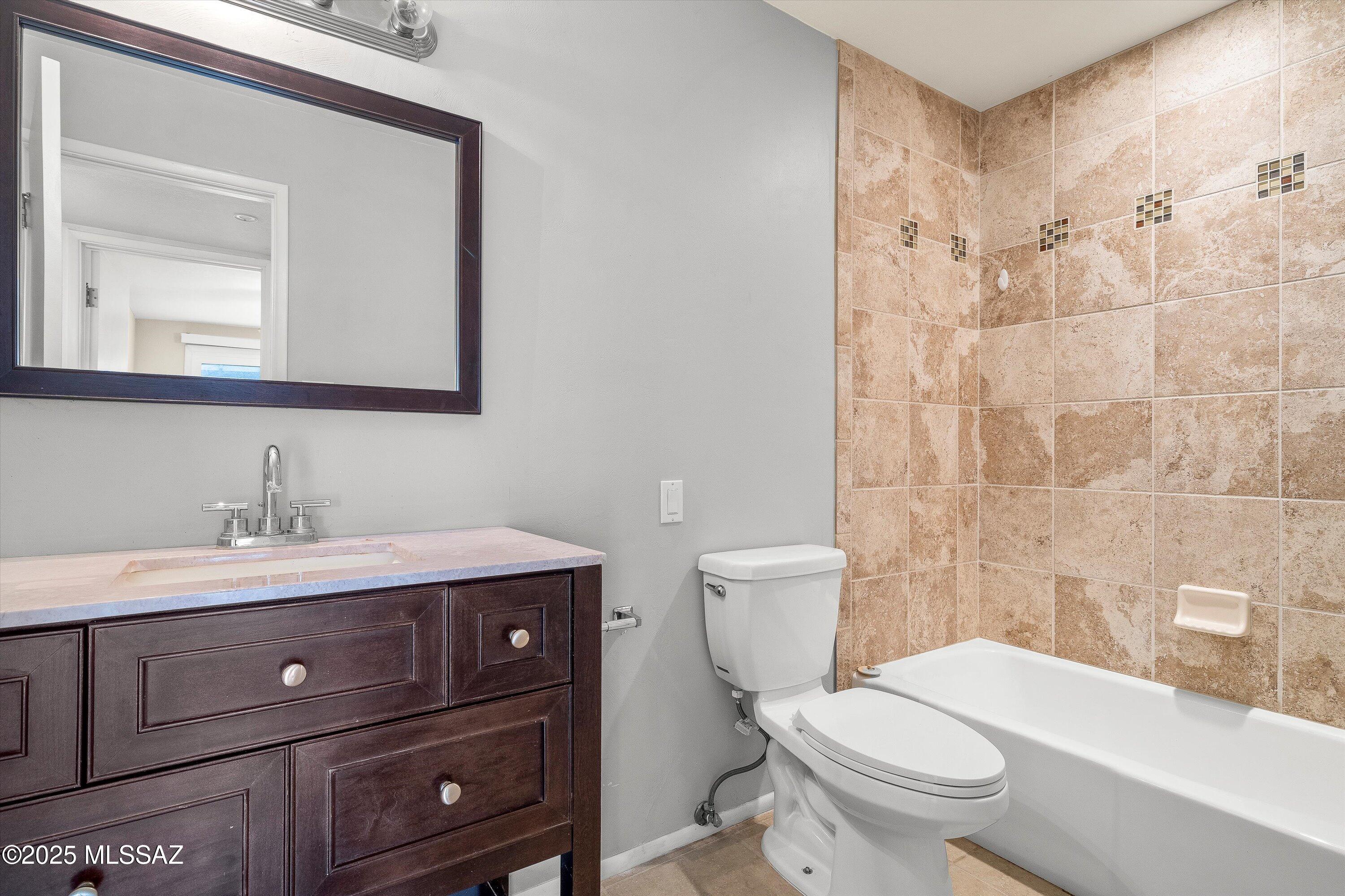 4458 East Fort Lowell Road Tucson, AZ 85712 - Photo 13 of 21 Full guest bathroom