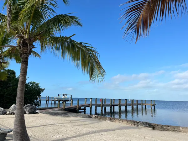 $2,300 | 30 Palm Beach Drive, Key Largo, FL 33037