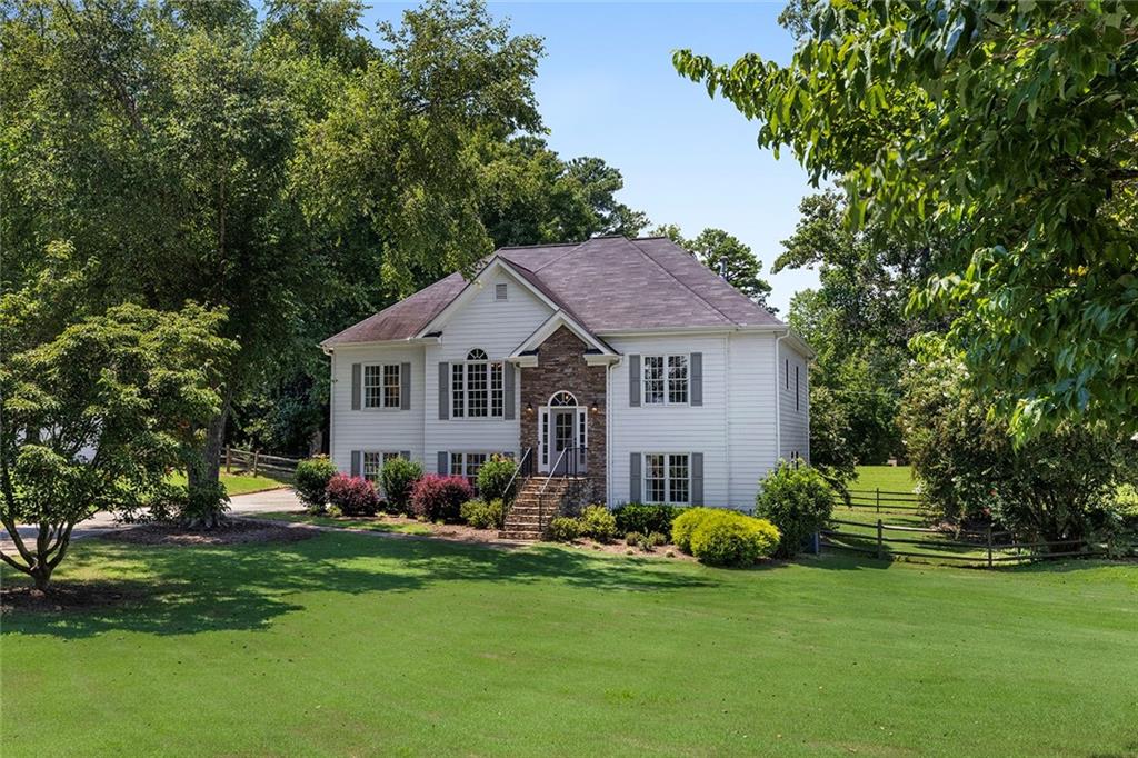 915 Taylor Parkway Suwanee, GA 30024 - Photo 4 of 61 a front view of a house with garden