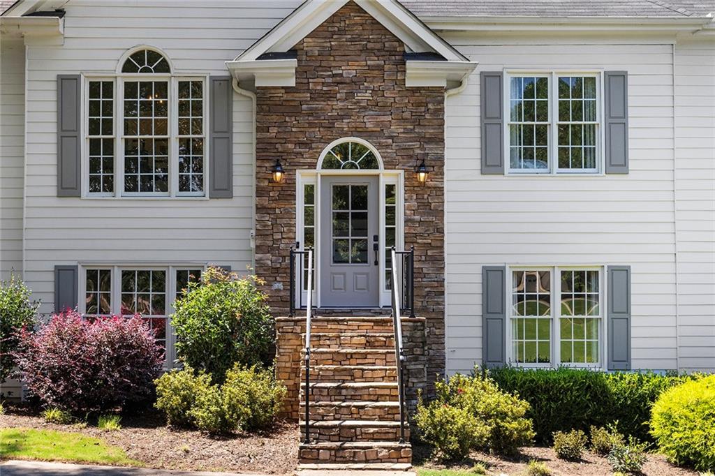 915 Taylor Parkway Suwanee, GA 30024 - Photo 9 of 61