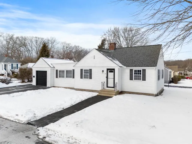 $479,000 | 276 Salmon Street, Manchester, NH 03104