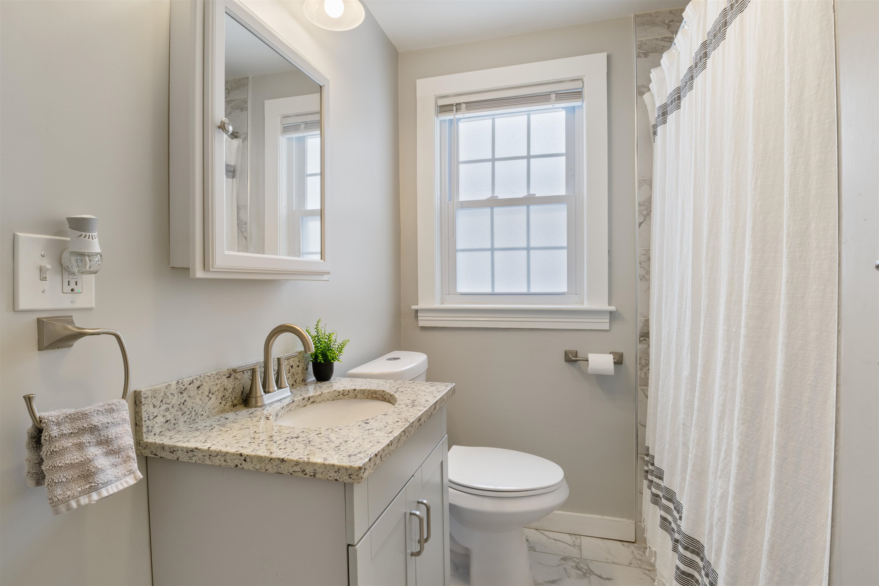 276 Salmon Street Manchester, NH 03104 - Photo 22 of 37