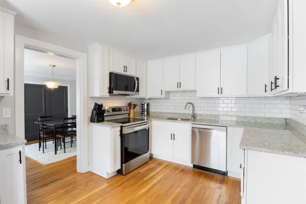 $469,900 | 276 Salmon Street, Manchester, NH 03104