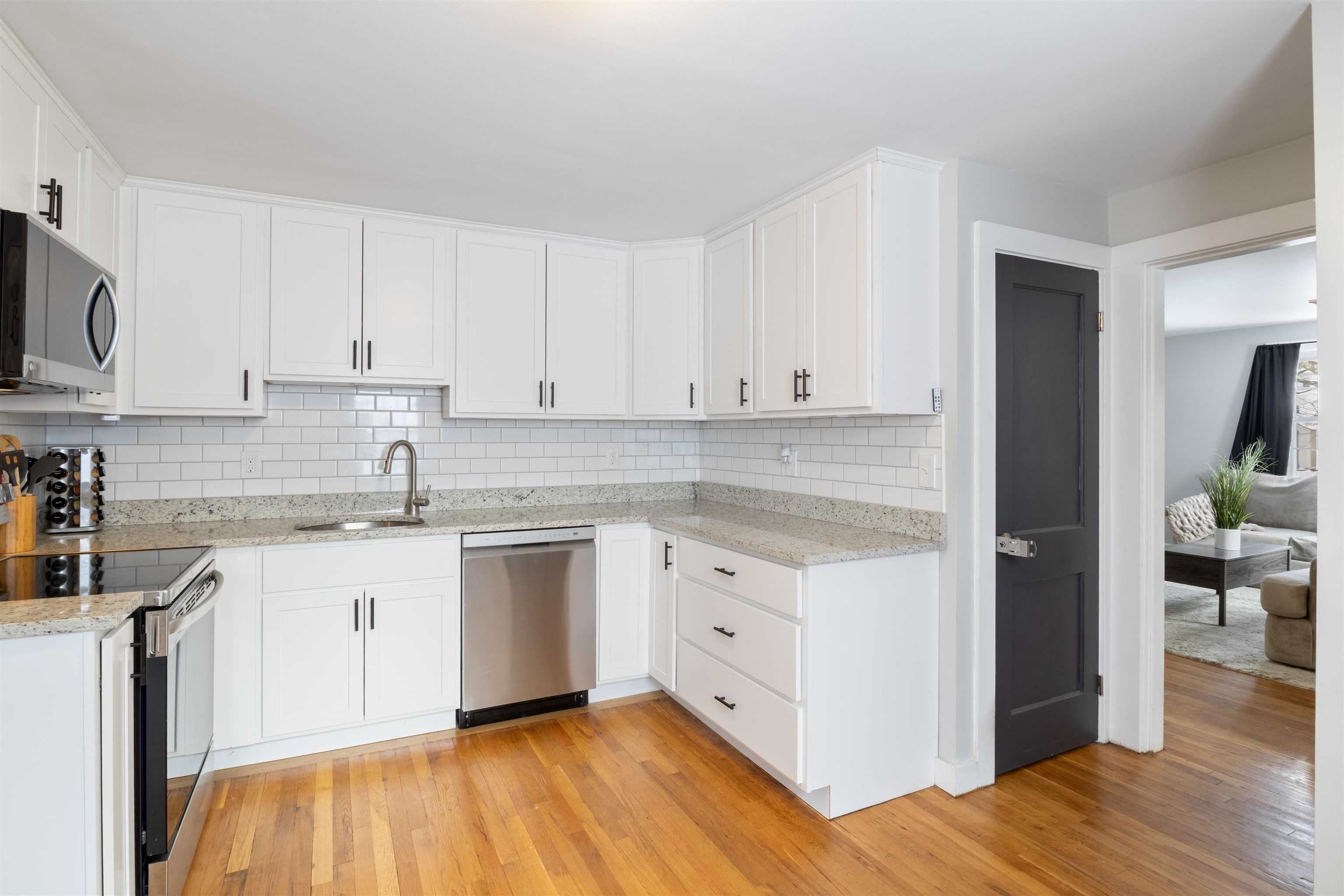 276 Salmon Street Manchester, NH 03104 - Photo 5 of 37