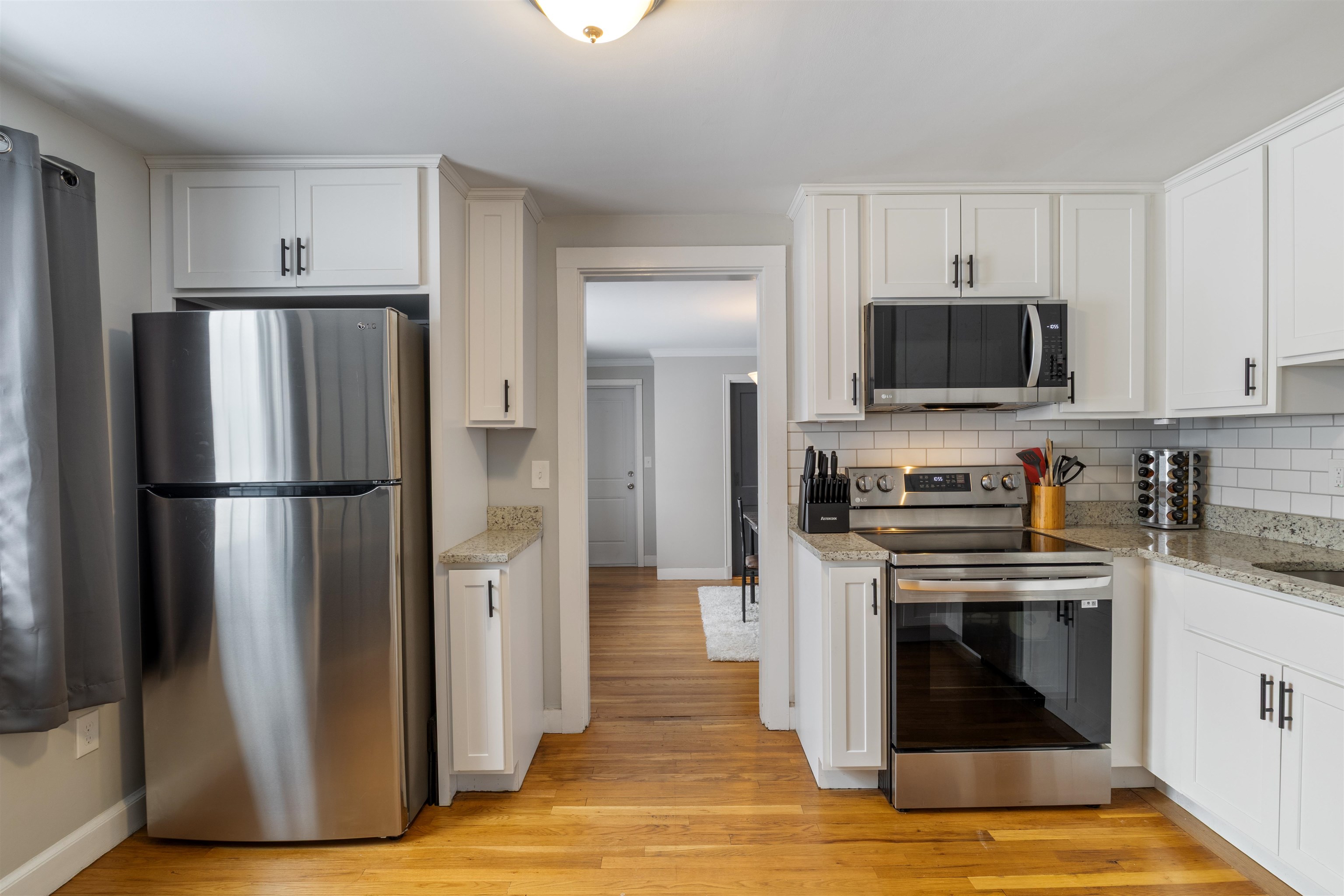 276 Salmon Street Manchester, NH 03104 - Photo 8 of 37