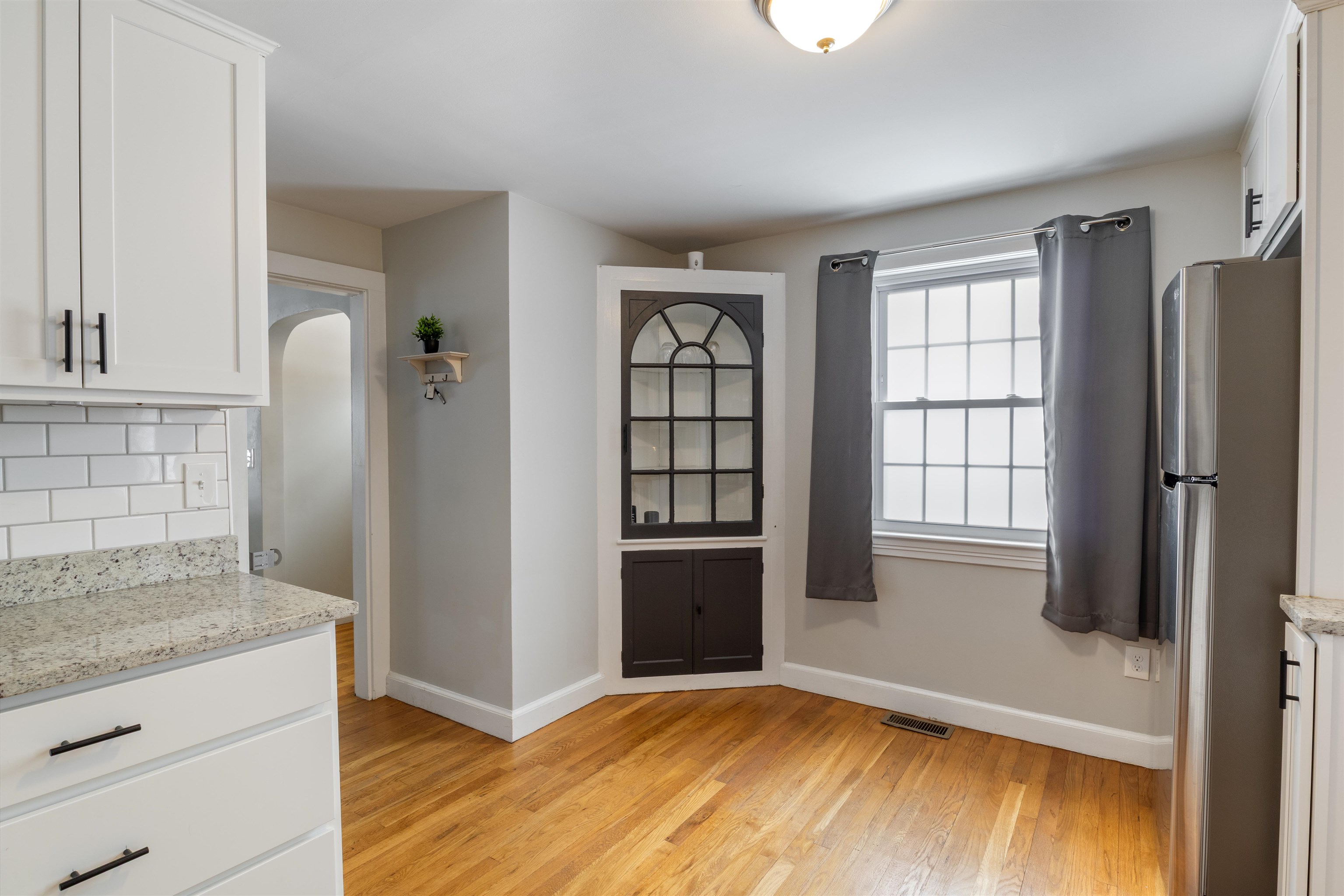 276 Salmon Street Manchester, NH 03104 - Photo 9 of 37