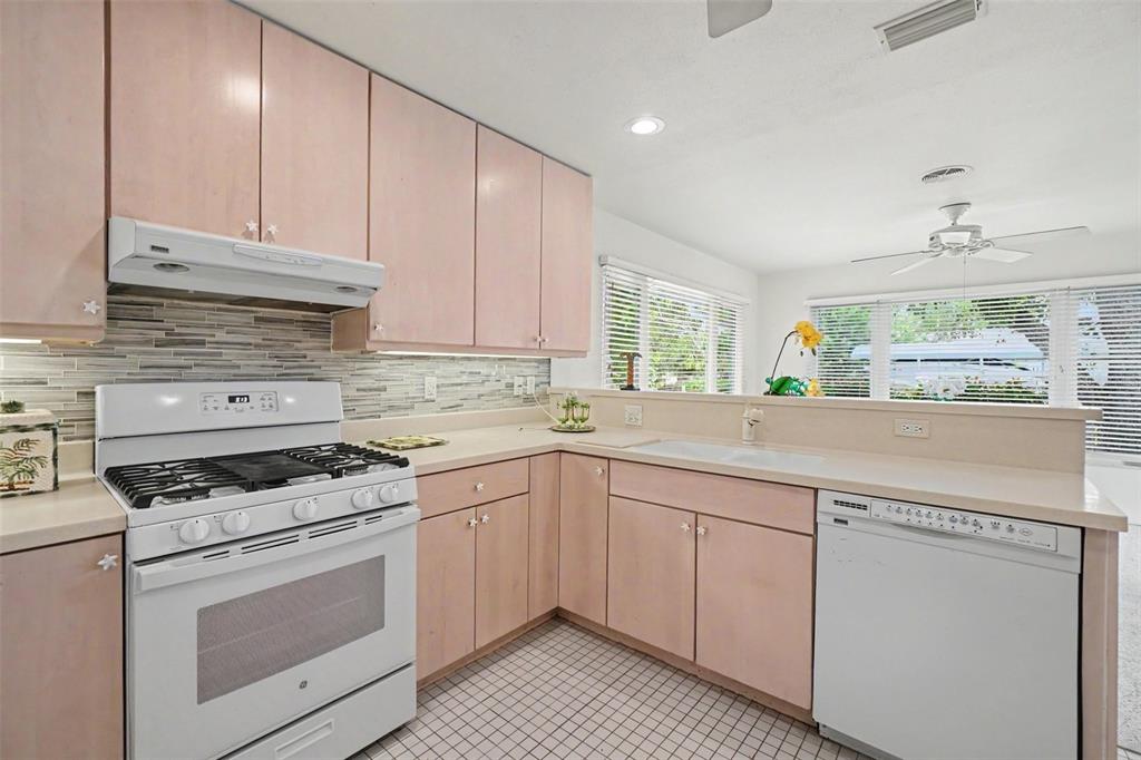 528 Ralph Street Sarasota, FL 34242 - Photo 18 of 60 Gallery Image 18