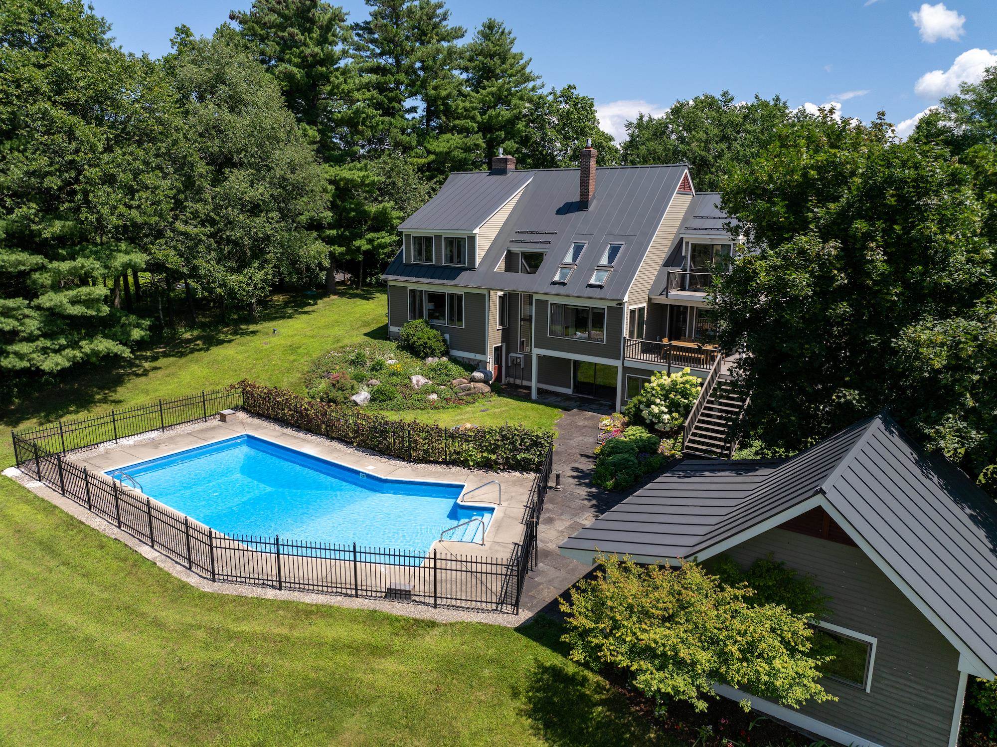 197 Beaver Creek Road Shelburne, VT 05482 - Photo 3 of 40 Gallery Image 3