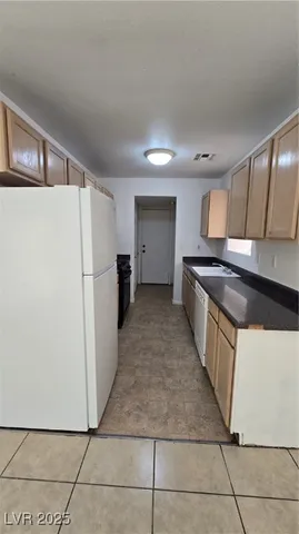 $1,750 | 2954 Savers Court, Las Vegas, NV 89115