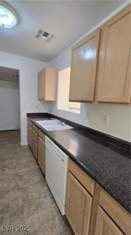 $1,750 | 2954 Savers Court, Las Vegas, NV 89115