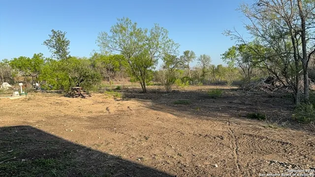 $159,900 | 224 Frst Crk Road, Devine, TX 78016