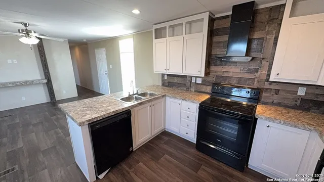 $159,900 | 224 Frst Crk Road, Devine, TX 78016