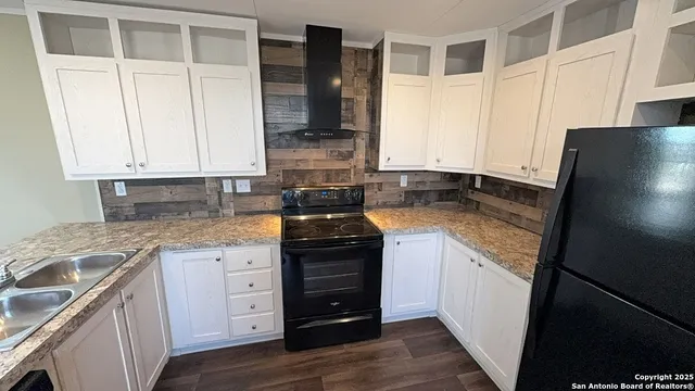 $159,900 | 224 Frst Crk Road, Devine, TX 78016