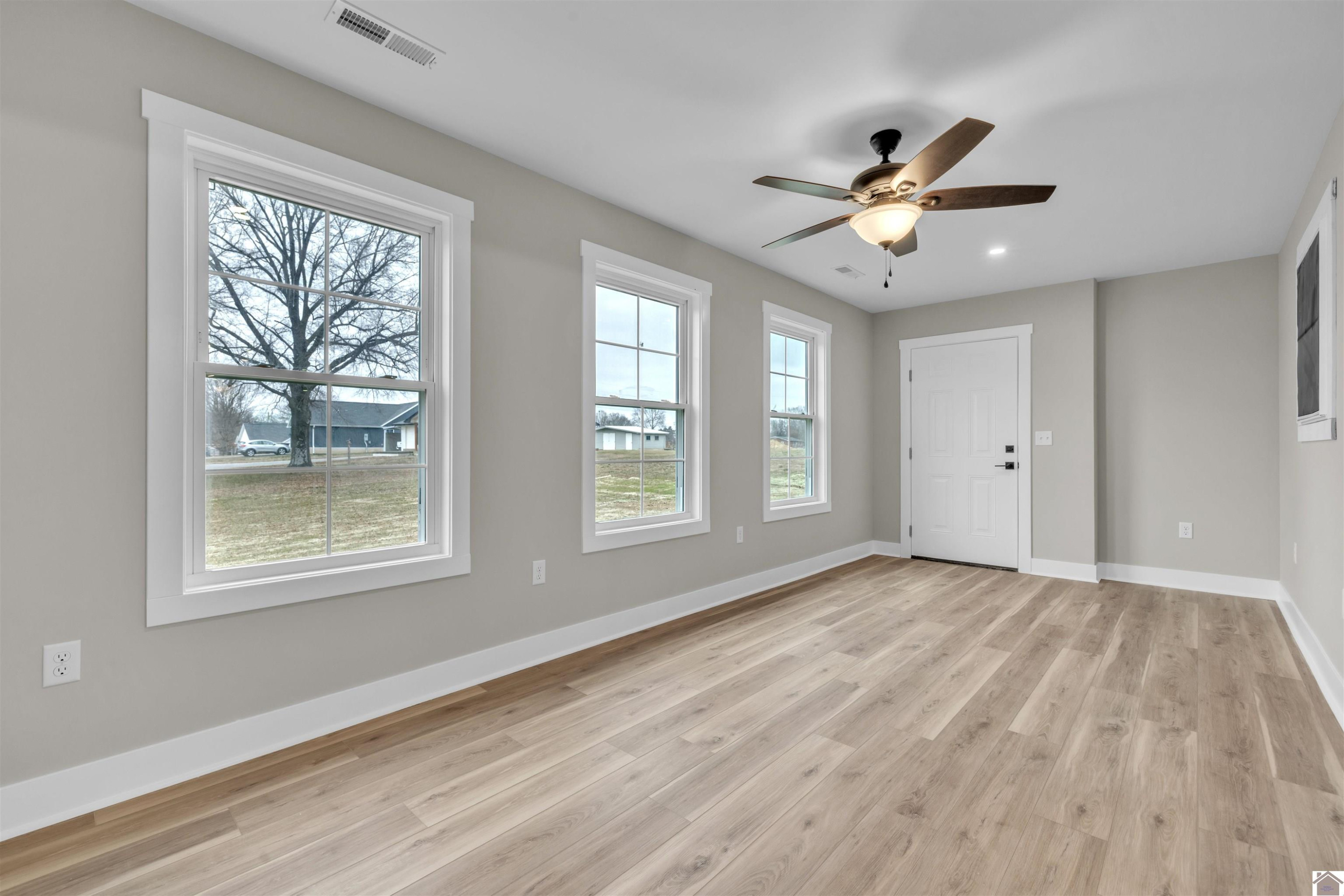 41 Applewood Road Murray, KY 42071 - Photo 13 of 36 Sunroom off of Breakfast Area