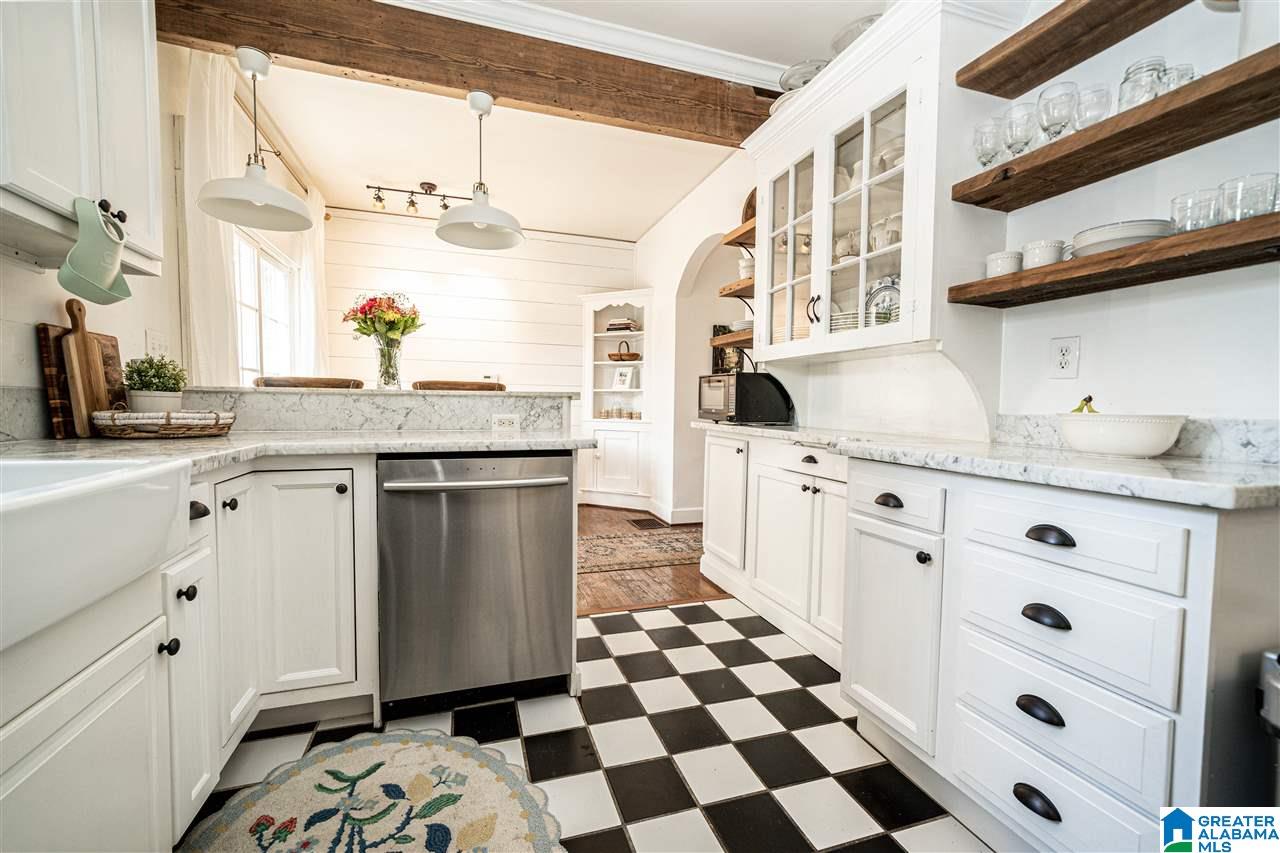 1209 Irving Road Birmingham, AL 35209 - Photo 13 of 41