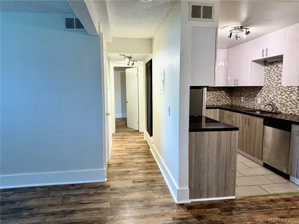 $1,695 | 16359 West 10th Avenue, Unit S1, Golden, CO 80401