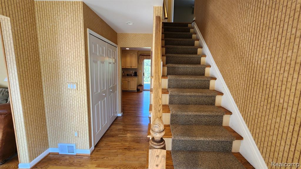 608 Canterbury Road Grosse Pointe Woods, MI 48236 - Photo 15 of 28