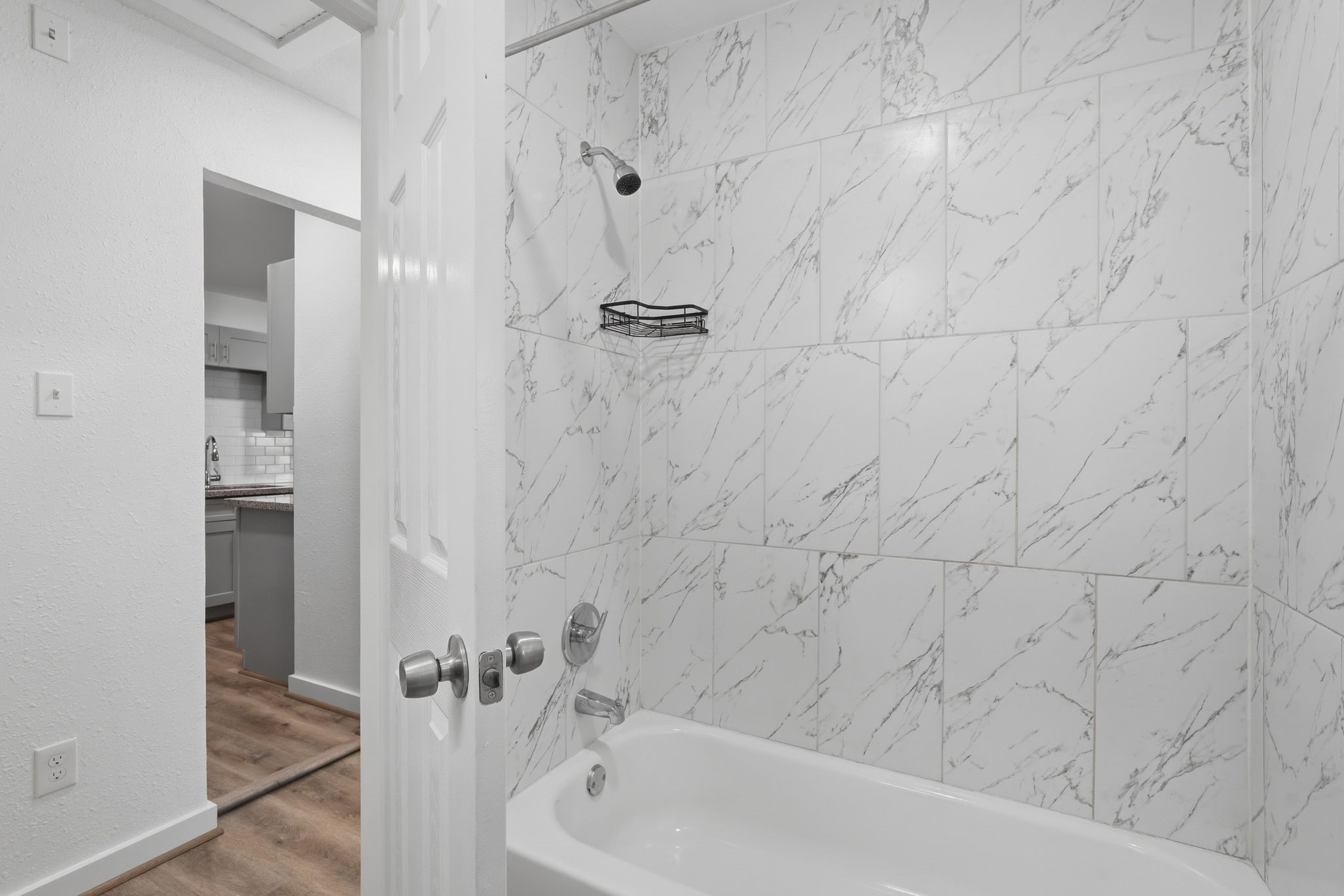 5962 Ridgeway Drive Houston, TX 77033 - Photo 13 of 22 Secondary bathroom