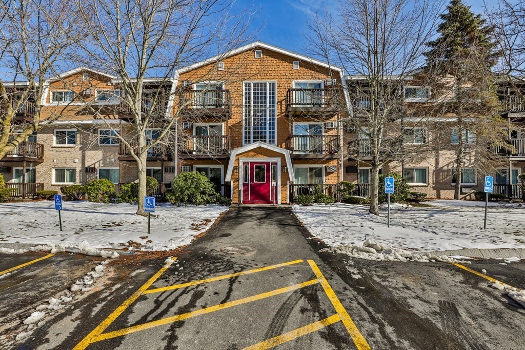 310 Brook Village Road, Unit 5 Nashua, NH 03062 - Photo 1 of 25 Gallery Image 1