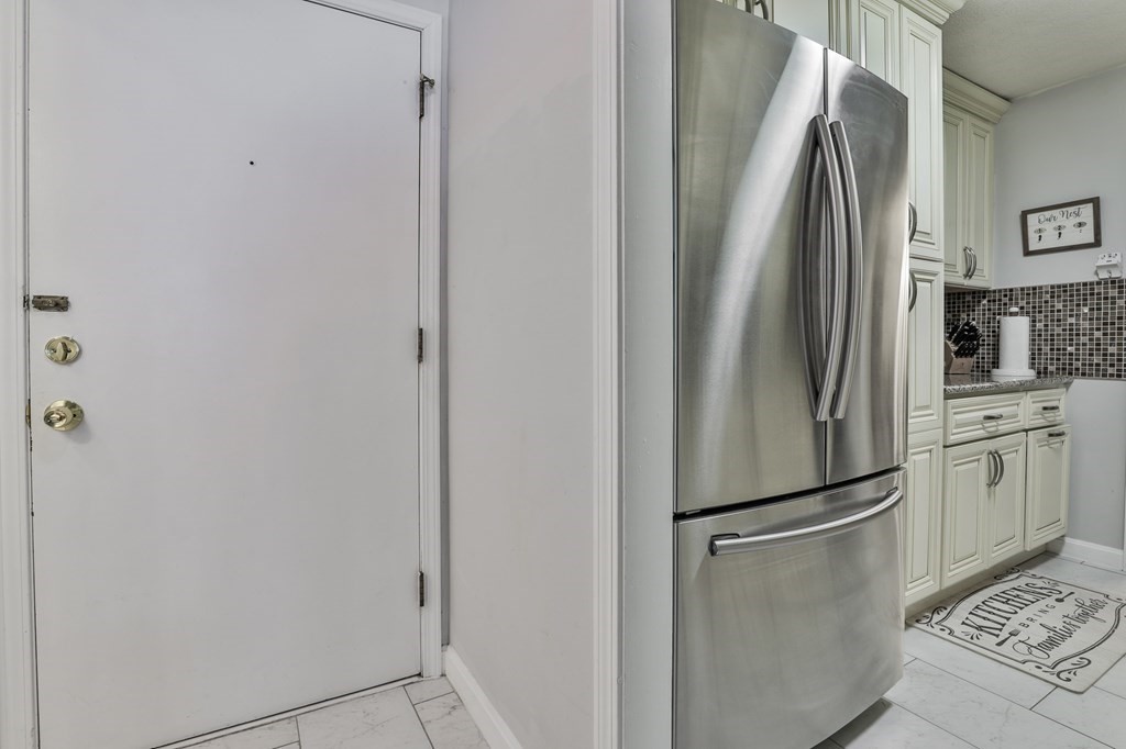 310 Brook Village Road, Unit 5 Nashua, NH 03062 - Photo 2 of 25 Gallery Image 2