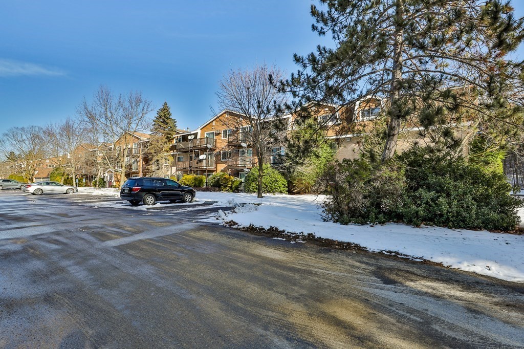 310 Brook Village Road, Unit 5 Nashua, NH 03062 - Photo 24 of 25 Gallery Image 24