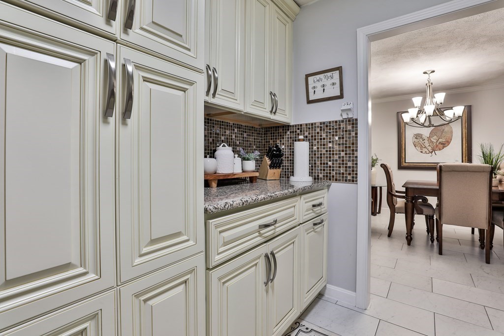 310 Brook Village Road, Unit 5 Nashua, NH 03062 - Photo 4 of 25 Gallery Image 4