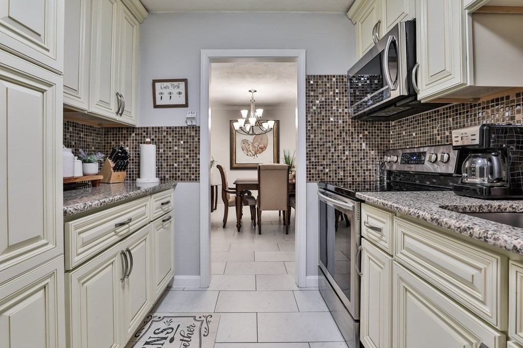 310 Brook Village Road, Unit 5 Nashua, NH 03062 - Photo 6 of 25 Gallery Image 6